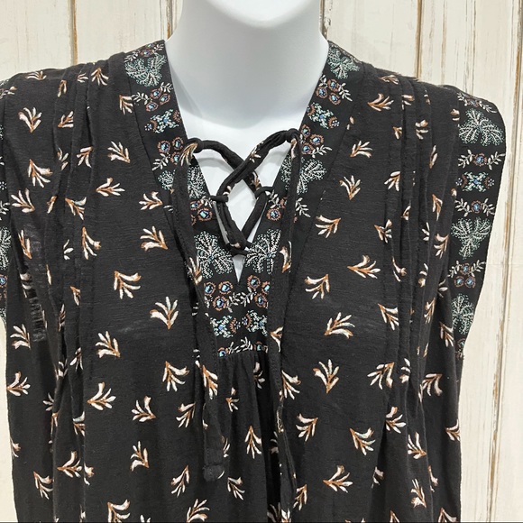 Lucky Brand Pull Over Cap Sleeve Black Top, Size Small - Picture 5 of 16